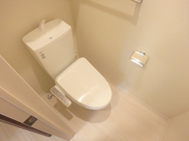 拡大写真:coto・grants 1階105のトイレ