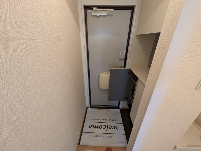 拡大写真:アージュI A棟 2階201の玄関