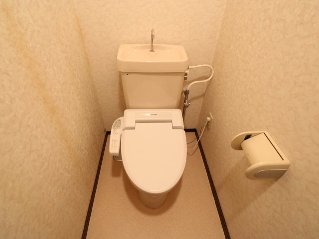 拡大写真:ソシエ221 4階401のトイレ