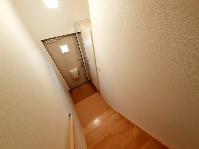拡大写真:ネオ・イースト 2階201の玄関