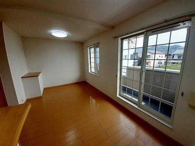 拡大写真:ネオ・イースト 2階201の居間