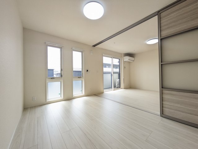 拡大写真:D-ROOM茜部中島 B棟 2階202の洋室