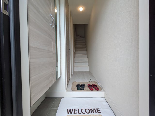 拡大写真:D-ROOM茜部中島 B棟 2階202の玄関