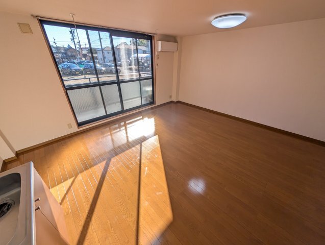 拡大写真:サンパーティークブラン 1階103の居間