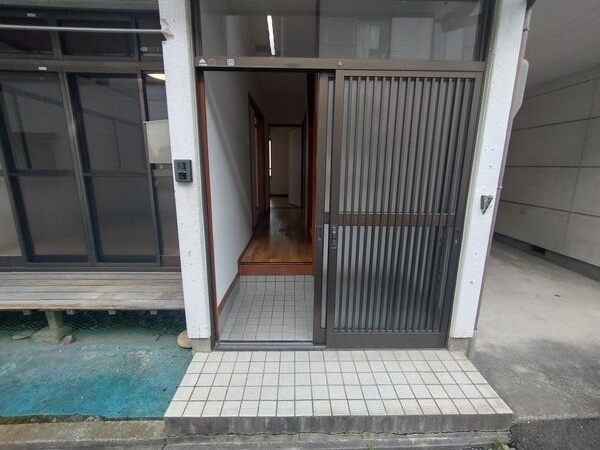 拡大写真:岐阜市加納住宅 B-1 1の玄関