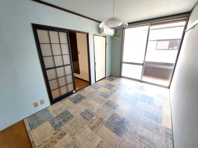 拡大写真：フォーブル柳原 1階102の居間