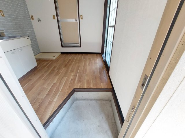 拡大写真：フォーブル柳原 1階102の玄関