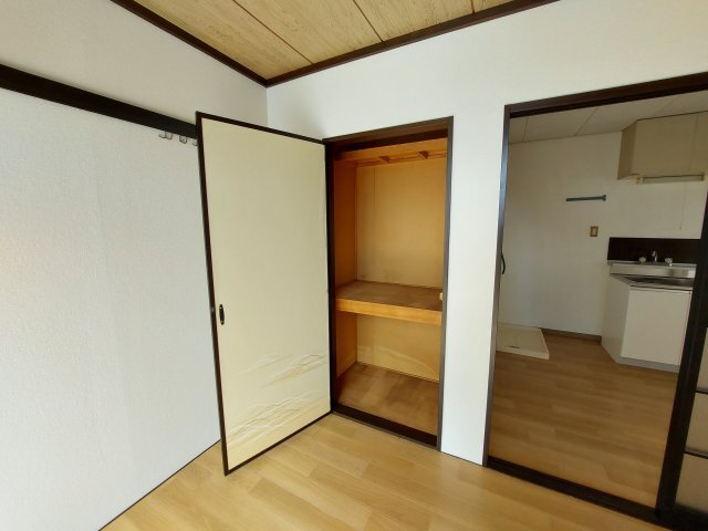 拡大写真:フォーブル柳原 2階201の収納