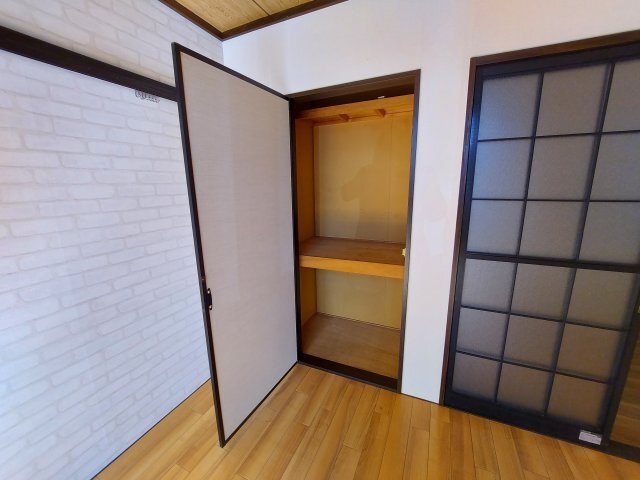 拡大写真:フォーブル柳原 1階101の収納