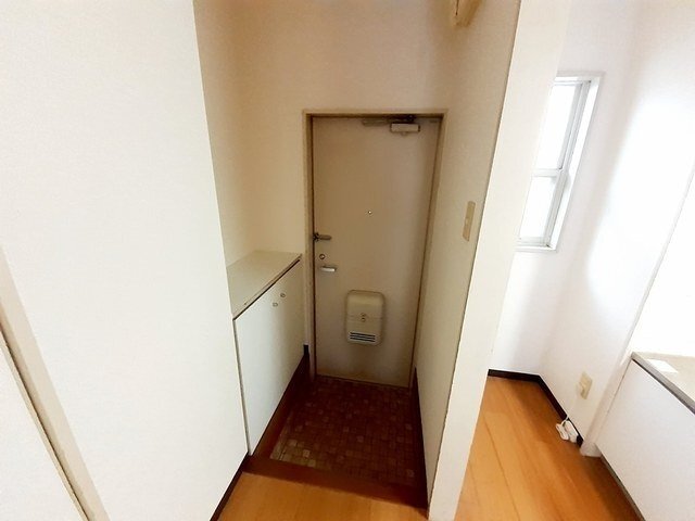 拡大写真:ハイツ林2 1階102の玄関