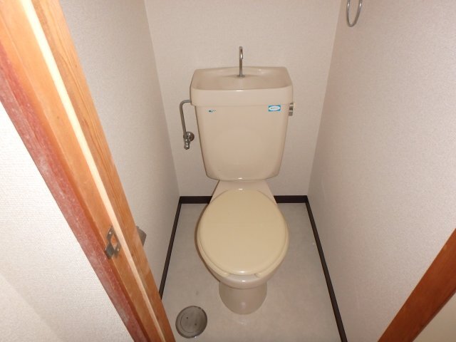 拡大写真:ハイネス鹿島 2階207のトイレ