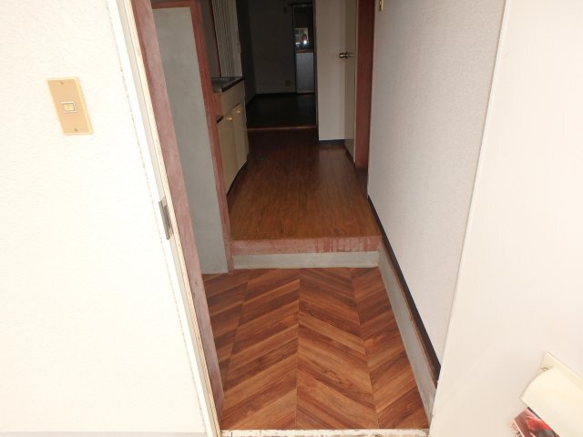 拡大写真:ハイネス鹿島 2階207の玄関