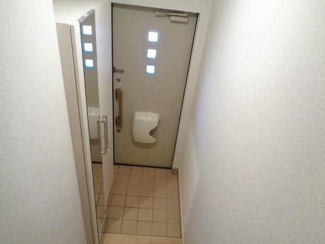 拡大写真:ライゼ長良 A 2階202の玄関