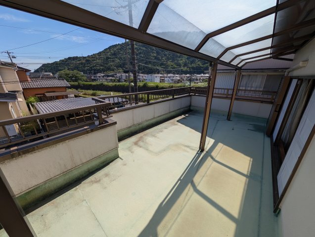 拡大写真:粟野西1-424戸建 1階1のバルコニー