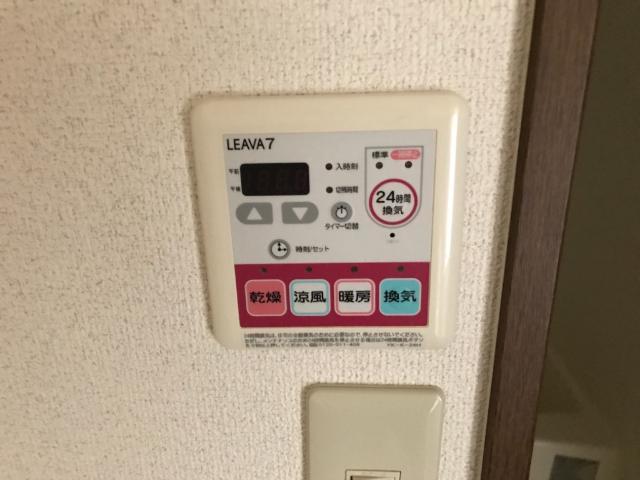 拡大写真:イーストサイド Ⅲ 1階101の浴室リモコン