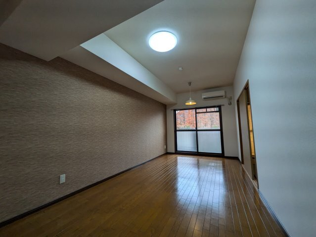 拡大写真:カーサ長良パーク 5階503の居間