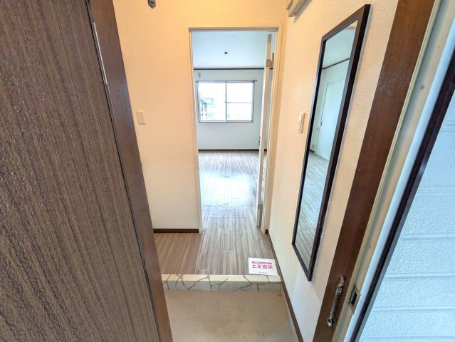 拡大写真:ナノハウス 1階110の玄関