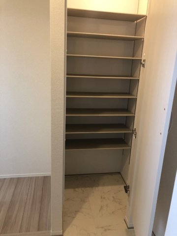拡大写真:F・fifty 3階303の玄関
