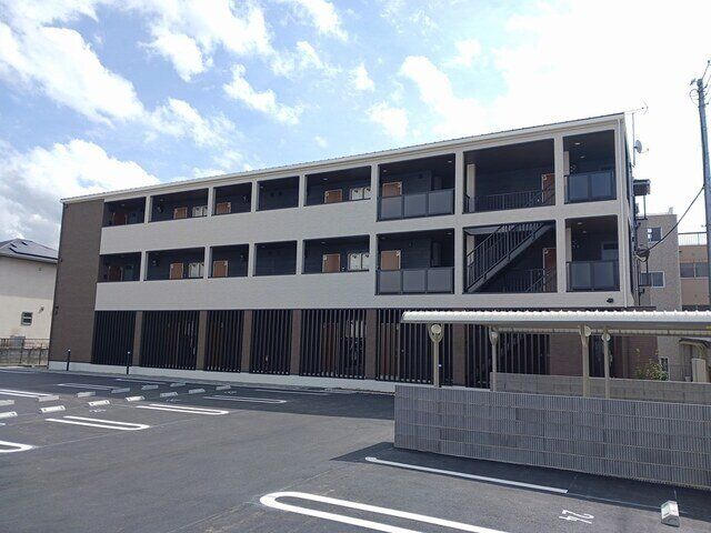 ロイヤル長伏の外観