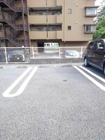 拡大写真:ベル・ブリーズ 2階205の駐車スペースもあります
