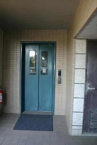 拡大写真:グレース伏見A 4階206のエレベーター