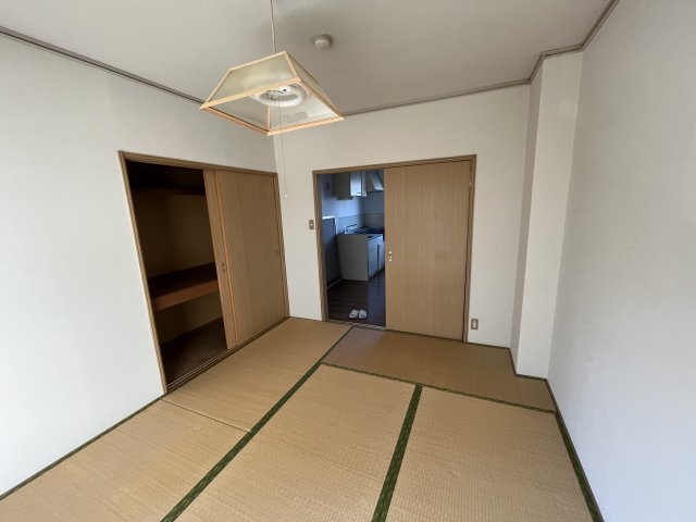 拡大写真:エステートピア寿 1階101の収納