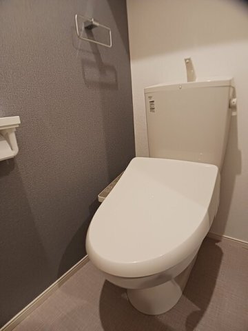 拡大写真:リジエールⅡ 1階103のコンパクトで使いやすいトイレです