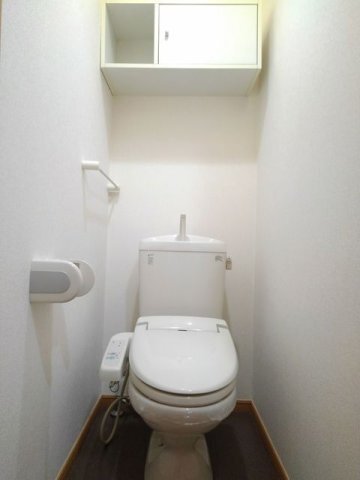 拡大写真:ヴィラ ジール 1階103の清潔感のあるトイレです