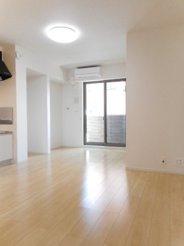 拡大写真：Ｃａｓａ　α 1階101のこちらの居間で趣味の時間をお楽しみください