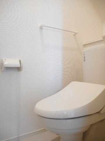 拡大写真：Ｃａｓａ　α 1階101の清潔感のあるトイレです