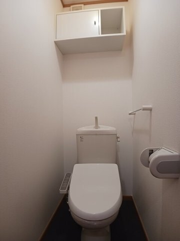 拡大写真:ネオ グレース 1階101のトイレです