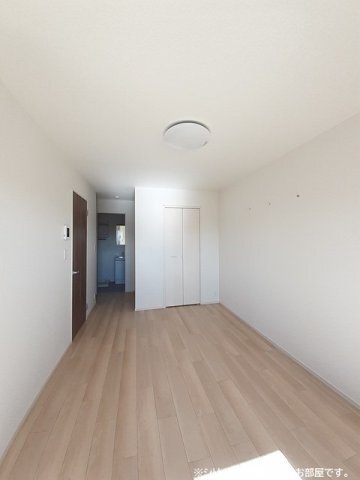 拡大写真:エイス クラウディア 2階203の明るい室内です