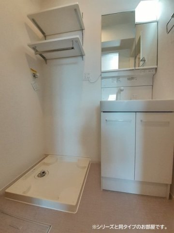 拡大写真:エイス クラウディア 2階203の忙しい朝には欠かせない洗面所です