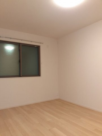 拡大写真:コスモパーク 1階102の内装は落ち着いています