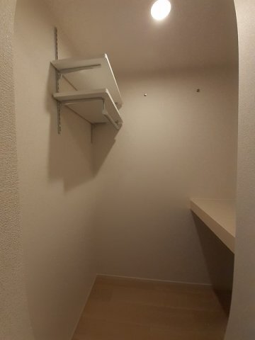 拡大写真:テェーニメント・フェイコム 1階101の専用の収納スペースです
