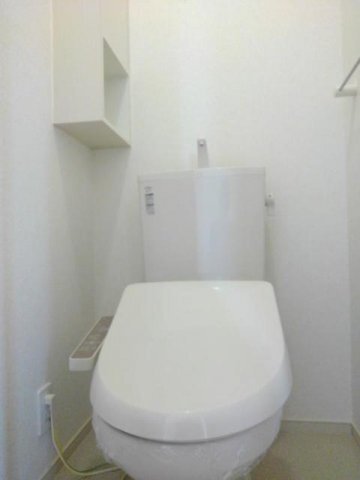 拡大写真:グランドソレーユ 3階301のコンパクトで使いやすいトイレです