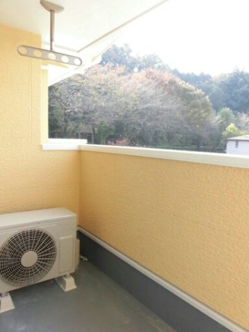 拡大写真:カルム・グラースⅠ 2階203の陽当たり良好なバルコニーです