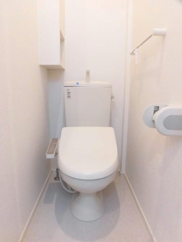 拡大写真:カルム・グラースⅠ 2階203の落ち着いたトイレです