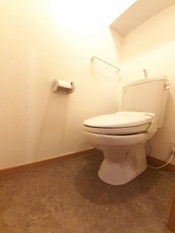 拡大写真:ベル・ブリーズ 2階205のコンパクトで使いやすいトイレです