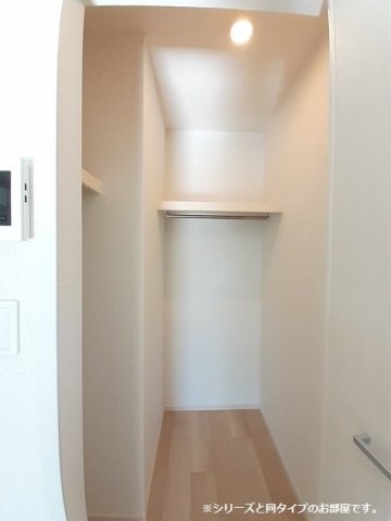 拡大写真:エイス クラウディア 1階103の十分な収納スペースがあります