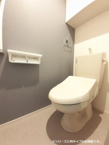 拡大写真:エイス クラウディア 1階103のトイレもきれいです