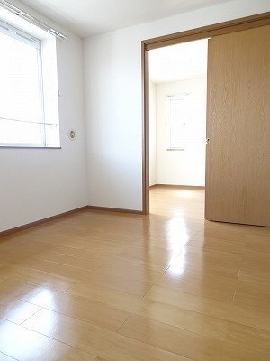 拡大写真:クレストールSATOU 2階201のきれいな内装です
