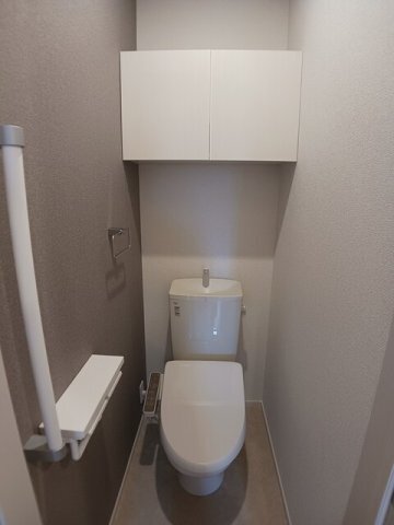 拡大写真:スマイル 2階205のゆったりとした空間のトイレです