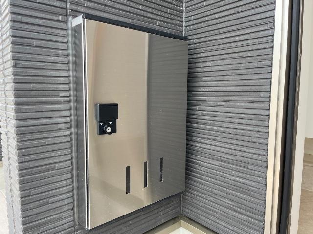拡大写真:ソラーナ 1階102の宅配BOX