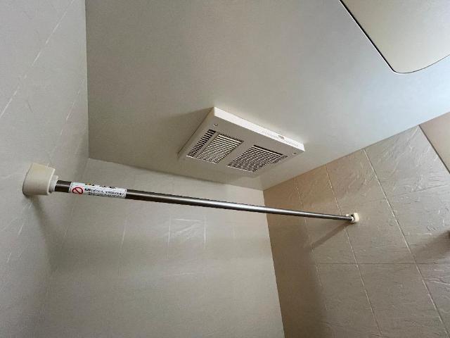 拡大写真:幟り道第三ハイツ 2階202の浴室換気乾燥機