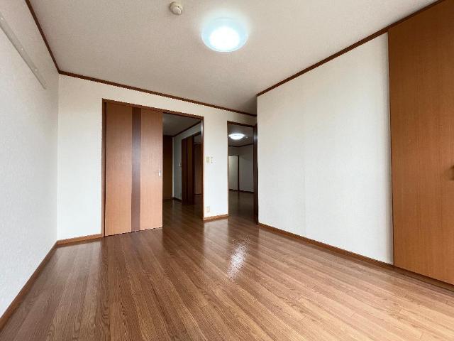 拡大写真:幟り道第三ハイツ 2階202の洋室