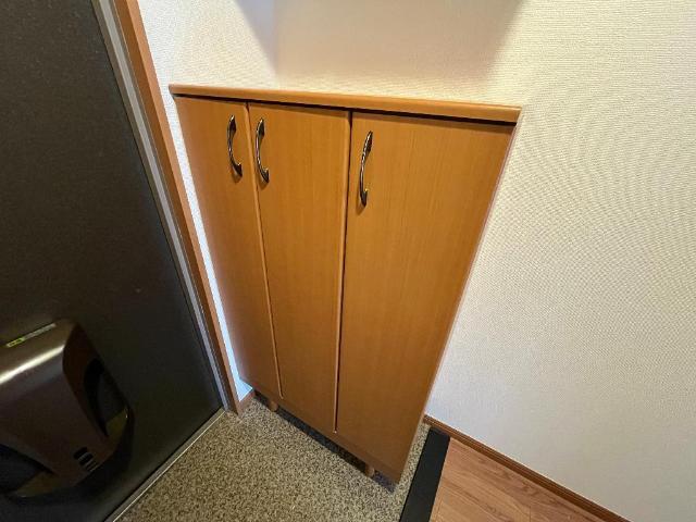 拡大写真:幟り道第三ハイツ 2階202の下駄箱