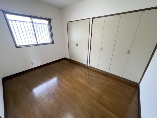 拡大写真:樋ノ口ハイツ 1階B-101の小窓が付いていて明るいお部屋です