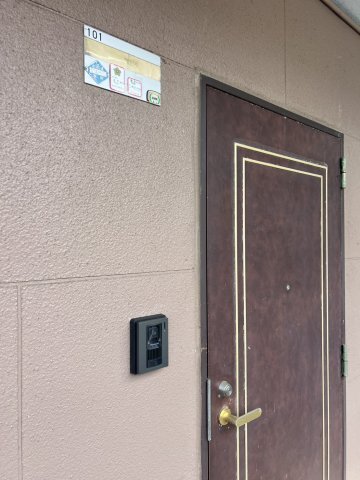 拡大写真:樋ノ口ハイツ 1階B-101の収納もある玄関です