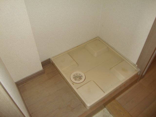 拡大写真:エヴァーグリーン 1階101の洗濯機置場
